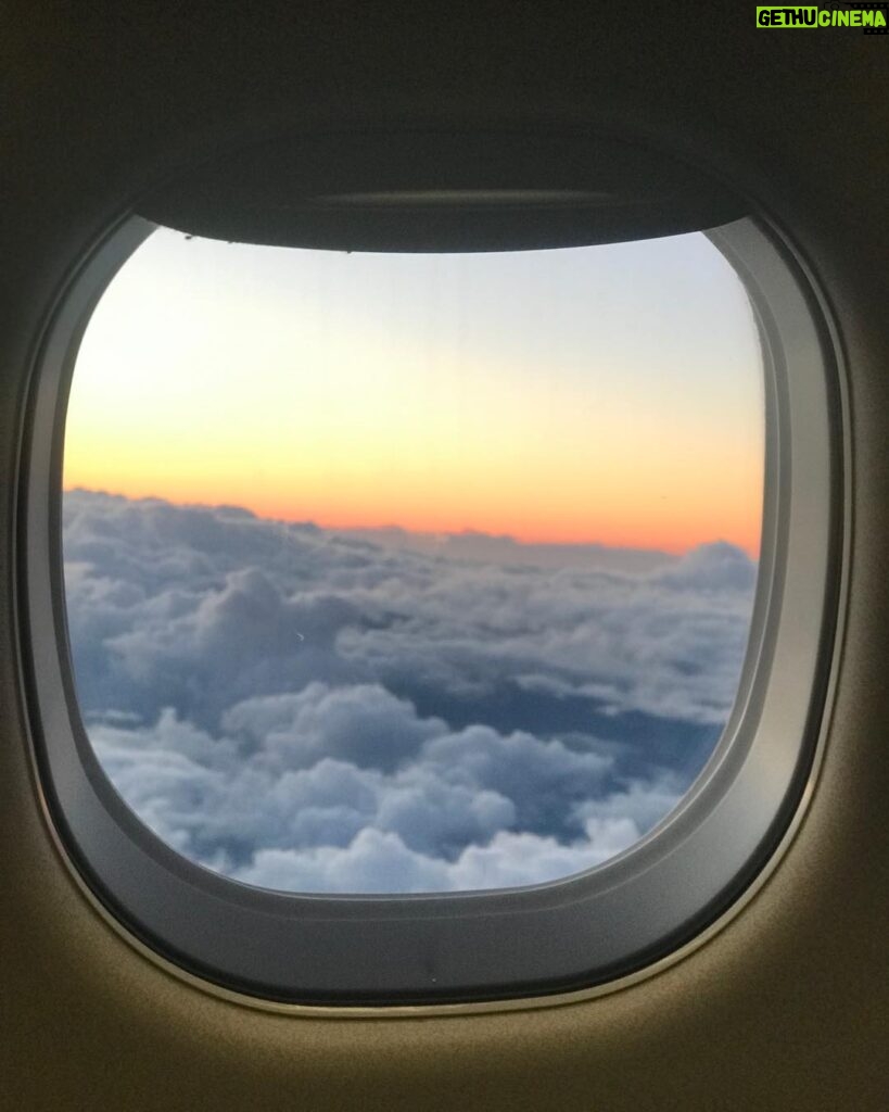 Doutzen Kroes Instagram - Up in the clouds, reflecting on last year as I’m turning 34 today. Learned and experienced so many great things this year. Once again realizing I’m very grateful for my family and friends 🙏🏼