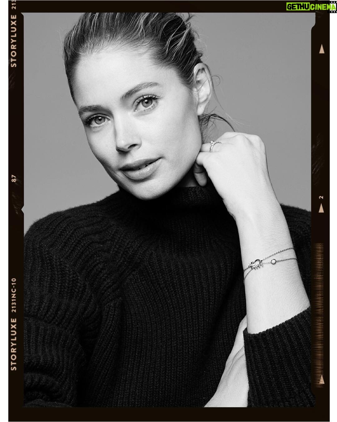 Doutzen Kroes Instagram - Oh hey, its Monday! #knotonmyplanet 🖤