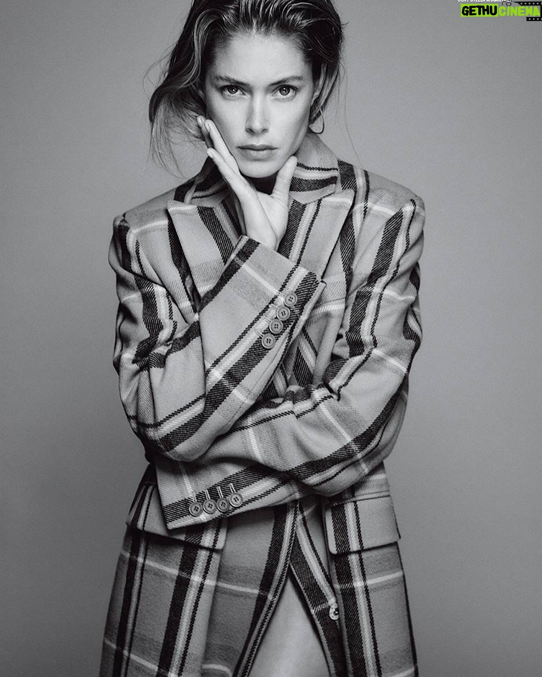 Doutzen Kroes Instagram - V power! @chriscolls @vmagazine ❤️
