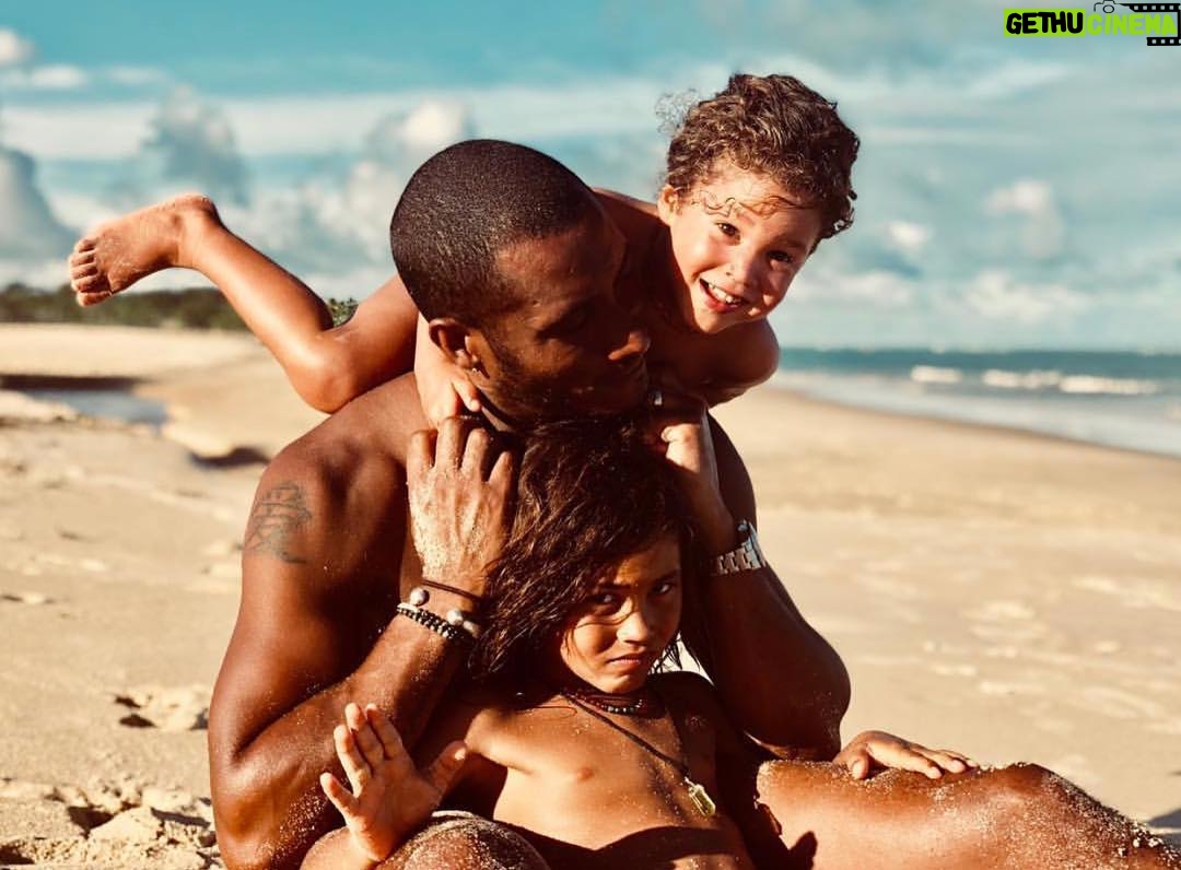 Doutzen Kroes Instagram - So grateful for this man in my life! Phyllon and Myllena are lucky to have Sunnery as their papa! Happy fathers day to all the amazing daddy’s in the world! ♥️ @sunneryjames #happyfathersday