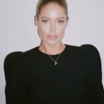 Doutzen Kroes Instagram – I’m on my way to London for the 10th annual @oneyoungworld Summit. I will be talking about @knotonmyplanet and meet the young leaders from around the world! 🐘💙