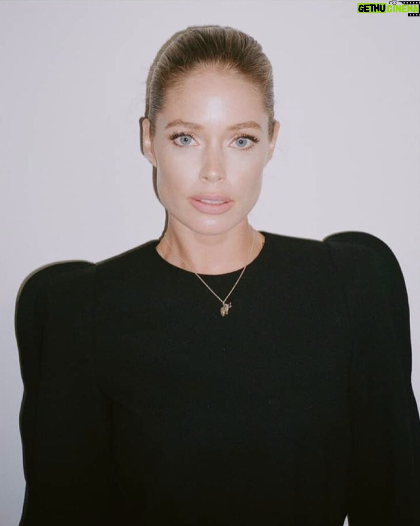 Doutzen Kroes Instagram - I’m on my way to London for the 10th annual @oneyoungworld Summit. I will be talking about @knotonmyplanet and meet the young leaders from around the world! 🐘💙