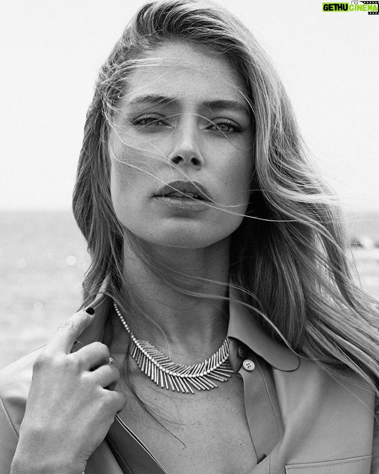 Doutzen Kroes Instagram - What brings you here? 👀
