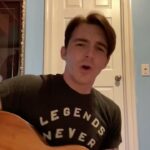 Drake Bell Instagram – Gracias por sus sugerencias, decidí grabar esta canción del gran @juanes