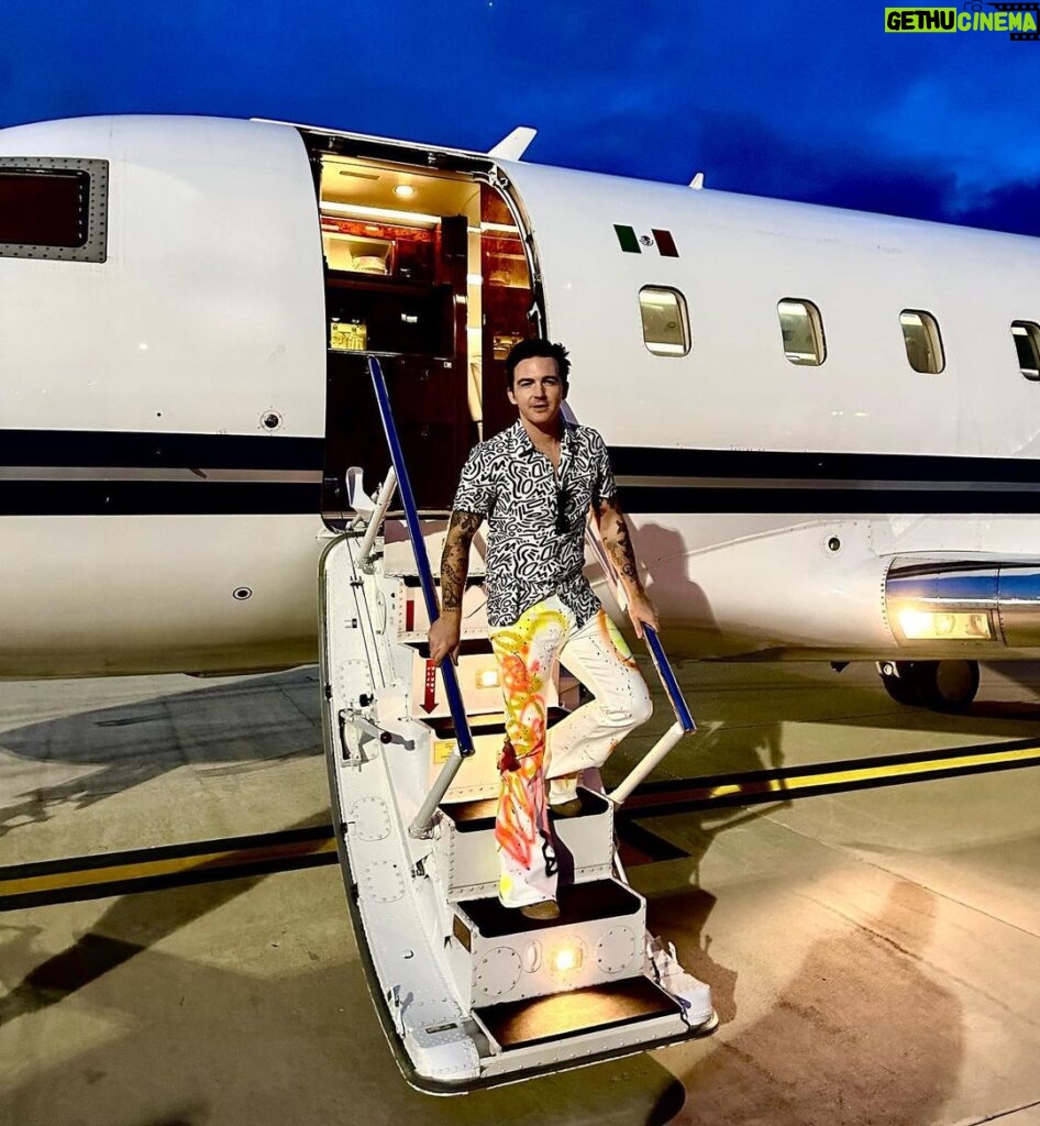 Drake Bell Instagram - Non-Stop Flight ✈️