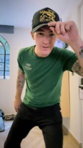 Drake Bell Instagram - Aburrido en mi cuarto…