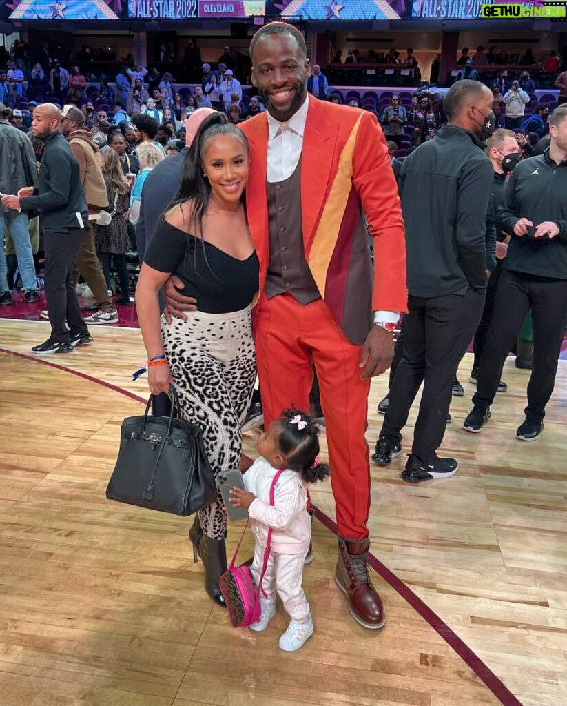 Draymond Green Instagram - Somehow, you manage to balance staying fly, A million auditions, Staying in shape, My supportive Lady, My Patna in crime and more important than all, The absolute best Mother to our 3 amazing children and Gingi. And you make it look easy. The many hats you wear. Happy Mothers Day SuperWoman! We Love and Appreciate you!! 💚💚💚💚💚
