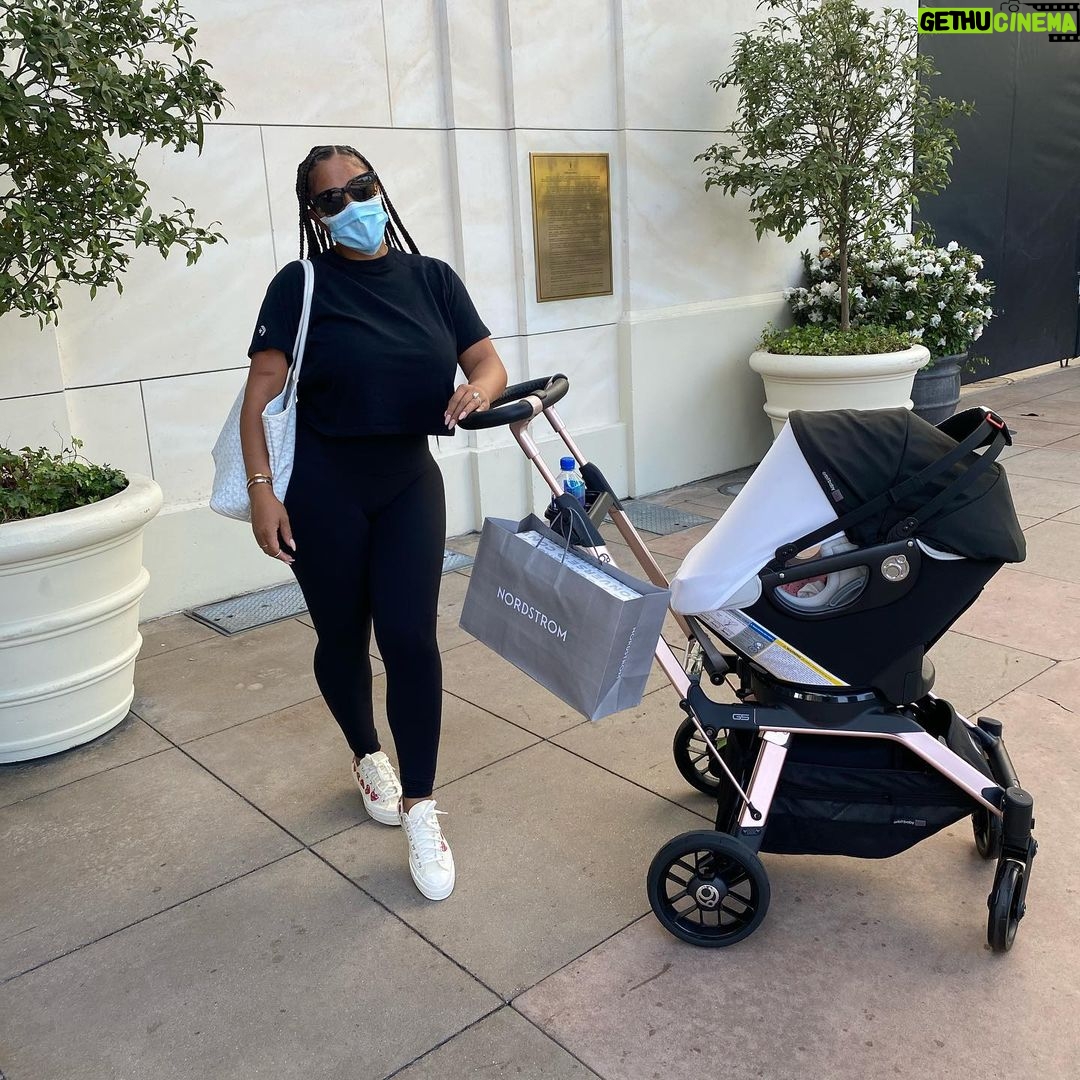Draymond Green Instagram - Our Super Mami!! @lovehazelrenee What would we do without you? Zee best(in your words) we love you and appreciate you.... EVERYDAY!!! SN: @diannvalentine you are the best. With less than 24 hours notice you created magic again and made our Sunday evening one we won’t forget. You spent your Mother’s Day with us. We are forever grateful to have you in our lives!
