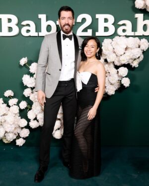 Drew Scott Instagram - So many amazing, big-hearted people came together in one night. @salmahayek, your love and passion for helping children is infectious. Thank you @baby2baby for putting people first and marking a global difference👶❤️

📷: Getty Images for Baby2Baby