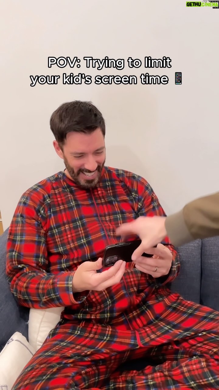 Drew Scott Instagram - iPad addiction…it’s a real thing 😩 #ParentingBeLike #parenting