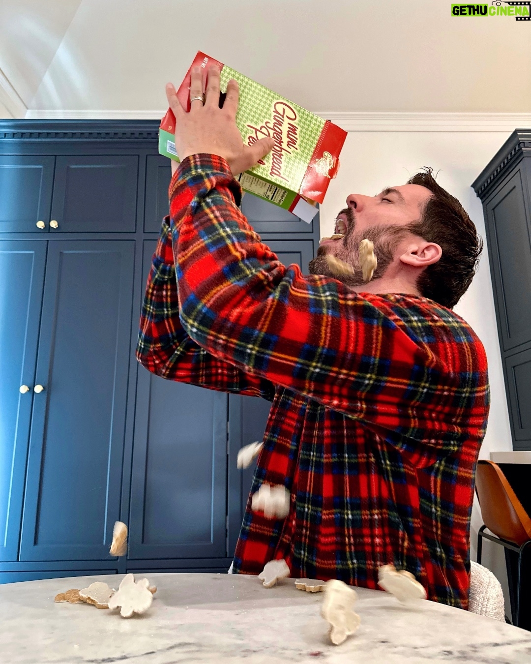 Drew Scott Instagram - When you leave your toddler alone at snack time 🍪 #KidLife #parenting
