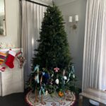 Drew Scott Instagram - When Parker’s in charge of tree decorating…🎄#Christmas