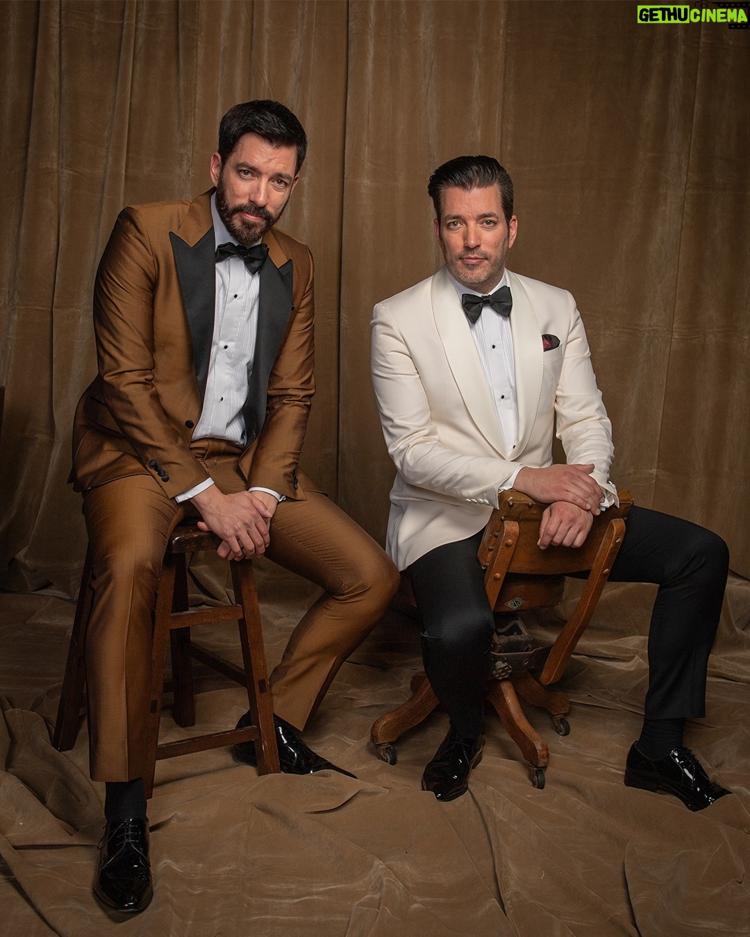 Drew Scott Instagram - Being a part of celebrating truly inspiring Canadians was such an honor. Thanks to @CWOFame for asking us to co-host with the one and only @deborahcox.