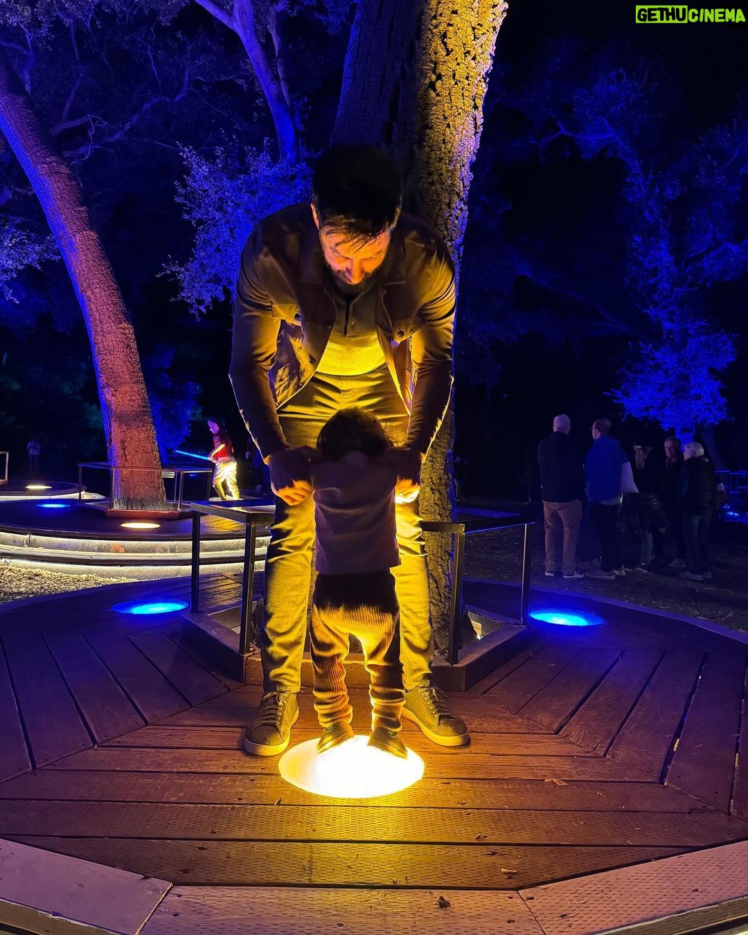 Drew Scott Instagram - Parker loves #Halloween. I feel complete 🎃 Desconso Gardens