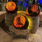 Drew Scott Instagram - Parker loves #Halloween. I feel complete 🎃 Desconso Gardens