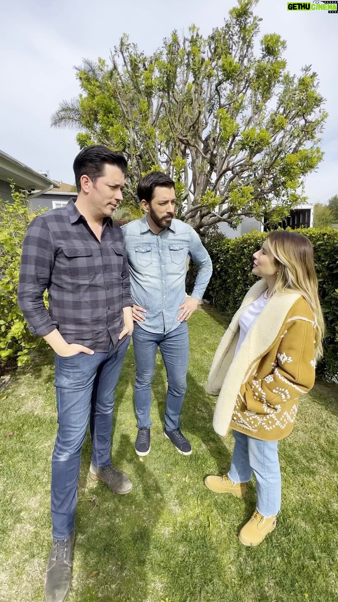 Drew Scott Instagram - That time @emmaroberts pretended not to be a superfan #PropertyBrothers #CelebIOU
