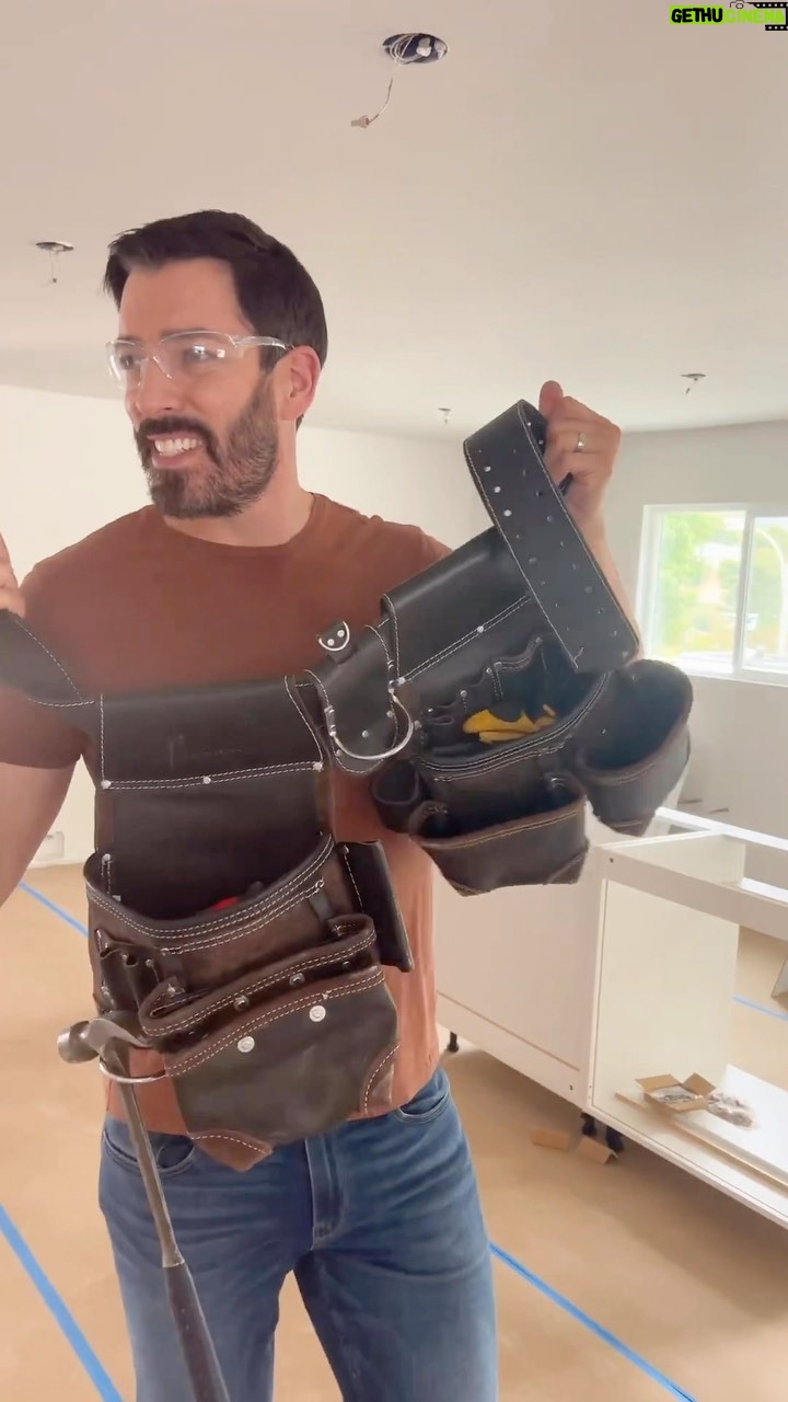 Drew Scott Instagram - You want thing-a-ma-bobs? I’ve got twenty 🛠️🪚🔧🪛🔨 #partofyourworld #thelittlemermaid