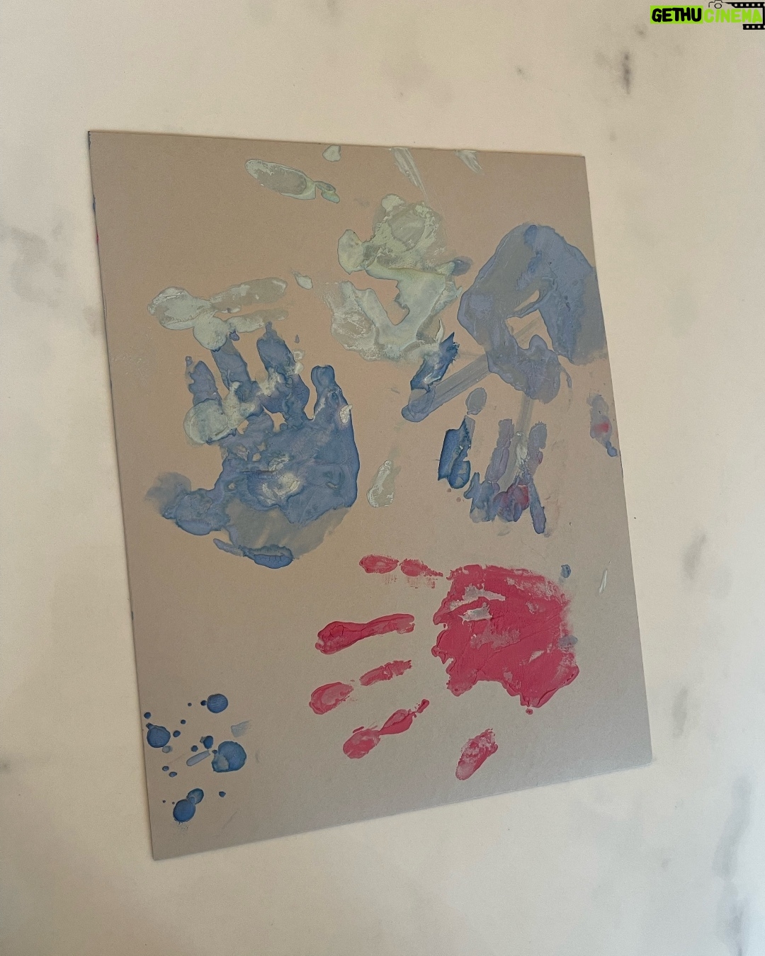 Drew Scott Instagram - Early #FathersDay present from Picasso Parker! 🧑🎨