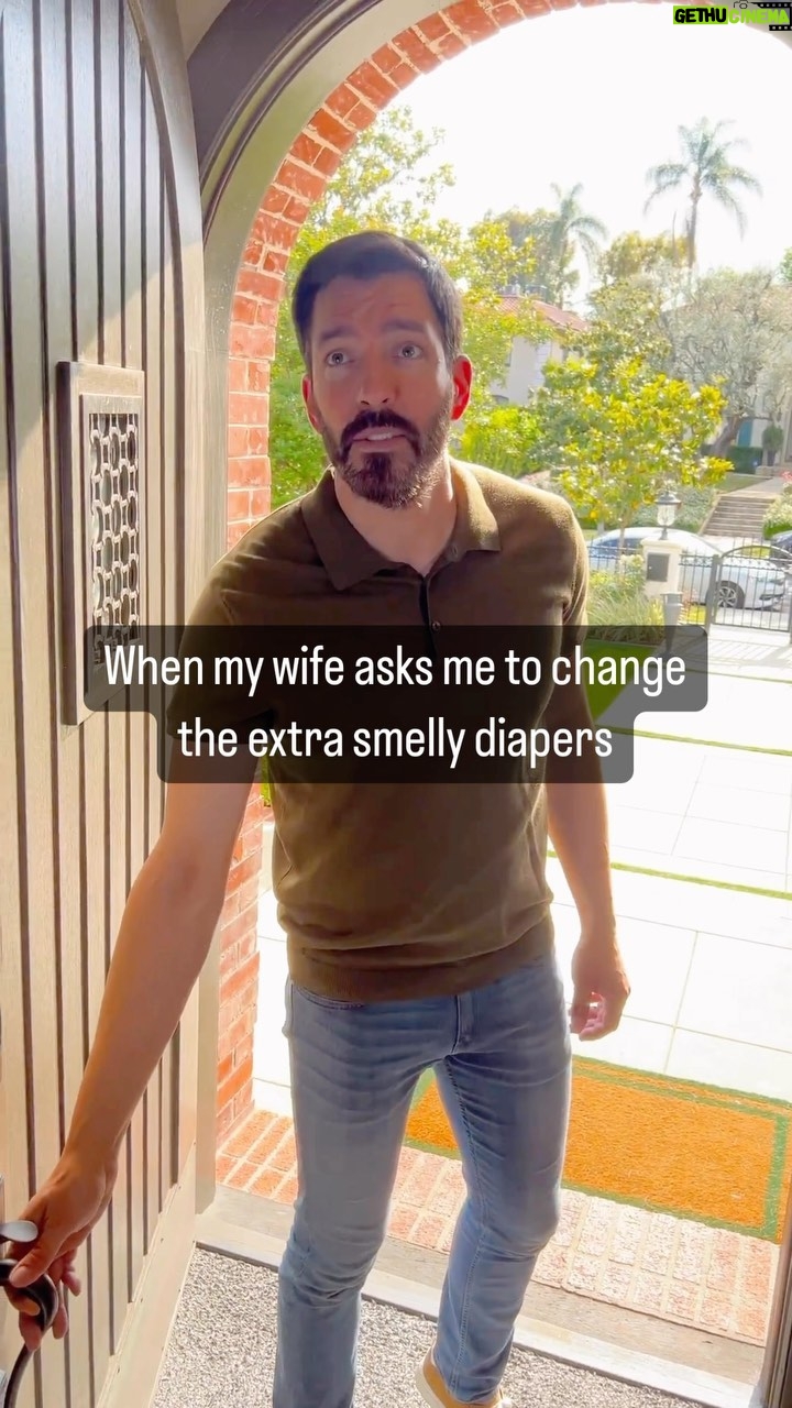 Drew Scott Instagram - I ain’t afraid of no diapers 👻💩#parenting