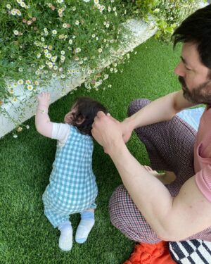 Drew Scott Instagram - Parker loves nature! We gave him a flower and he literally sat there for what seemed like an hour just holding it…like it was the most precious thing. Then he tried to eat it 😂