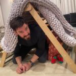 Drew Scott Instagram - A cozy blanket that doubles as a fort? Talk about the perfect #ValentinesDay present! Head to my link in bio for this and the rest of our @drewandjonathan gift guide ❤️