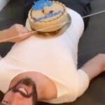 Drew Scott Instagram - Linda makes me work for my cake! 🎂😂