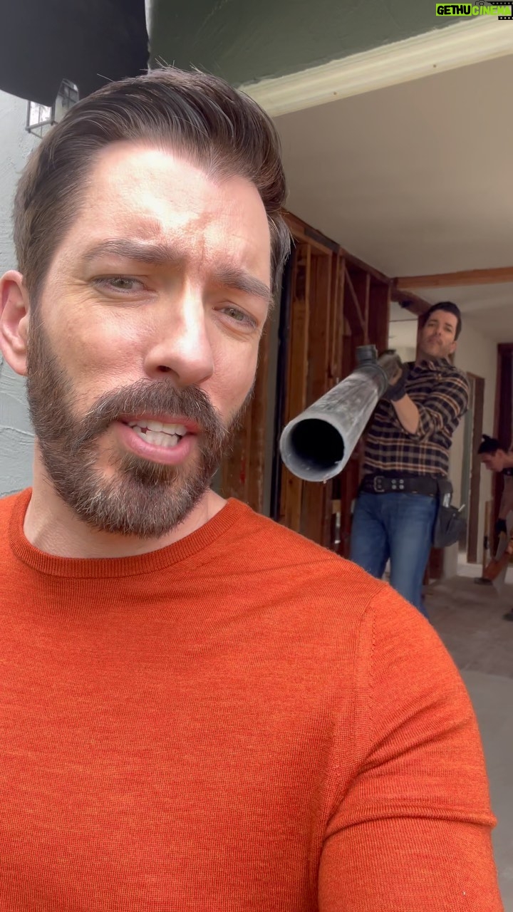 Drew Scott Instagram - Didgeridoo-doo 🤢 #propertybrothers #behindthescenes