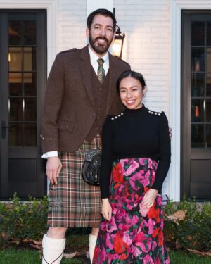 Drew Scott Instagram - Parker’s all kilted up with somewhere Scottish to go!! Burns Day 🏴󠁧󠁢󠁳󠁣󠁴󠁿