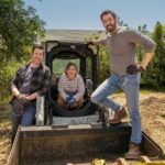 Drew Scott Instagram - From starring as Blossom to becoming a neuroscientist, @missmayim’s big brain matches her big heart. ❤️ Tune in tonight on #CelebIOU to watch her help transform her best friend’s backyard!