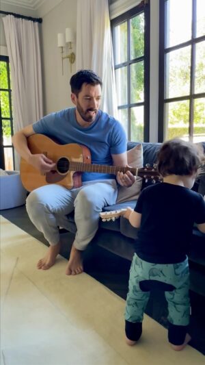 Drew Scott Instagram - “You are my sunsh…he’s poopin’!!” 🎸