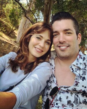 Drew Scott Instagram - I’m a lucky guy to be surrounded by so many remarkable women.❤️#InternationalWomensDay
