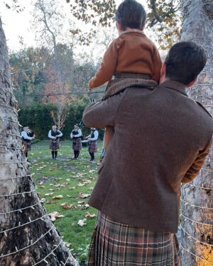 Drew Scott Instagram - Parker’s all kilted up with somewhere Scottish to go!! Burns Day 🏴󠁧󠁢󠁳󠁣󠁴󠁿