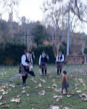 Drew Scott Instagram - Parker’s all kilted up with somewhere Scottish to go!! Burns Day 🏴󠁧󠁢󠁳󠁣󠁴󠁿