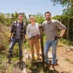 Drew Scott Instagram - From starring as Blossom to becoming a neuroscientist, @missmayim’s big brain matches her big heart. ❤️ Tune in tonight on #CelebIOU to watch her help transform her best friend’s backyard!