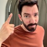 Drew Scott Instagram - Who looks for hours for sunglasses that have been here the whole time? Not me…🤦🏻‍♂️