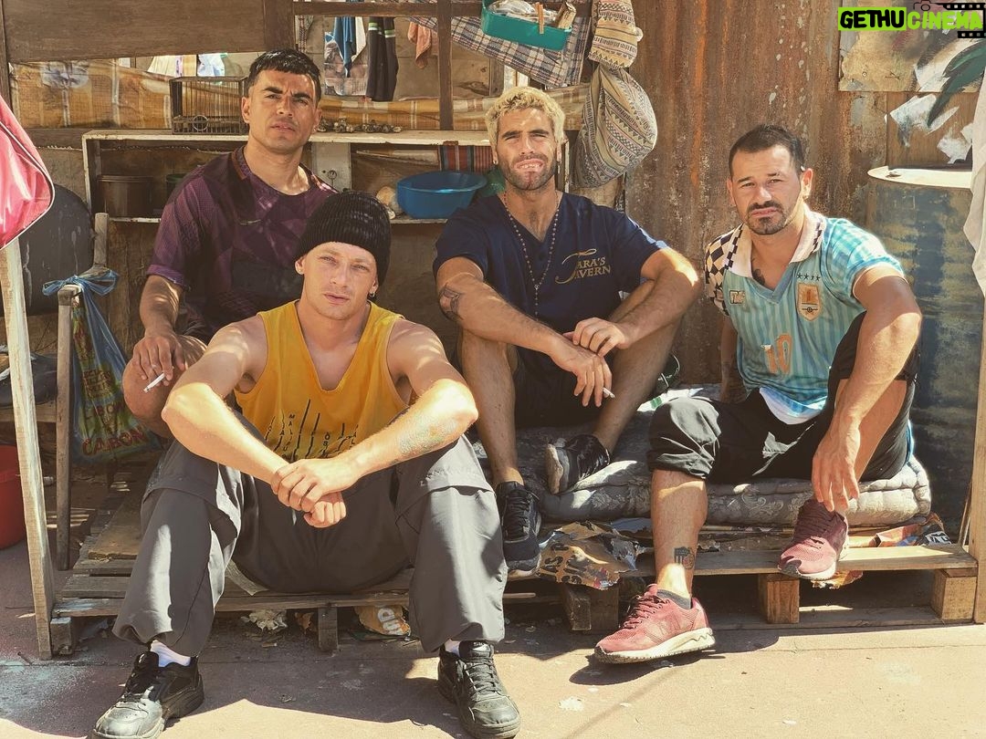 Dtoke Instagram - 9 de julio @undertransmedia @tv_publica #elmarginal3 San Onofre, California
