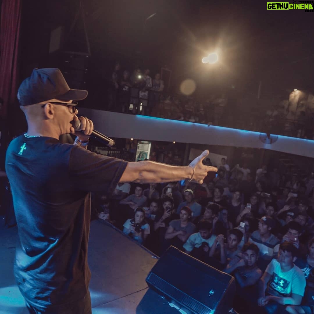 Dtoke Instagram - Me van a ver rapeando, no hablando mierda. Evento @anfree27 Ph @andrea.dimuccio Teatro Greison