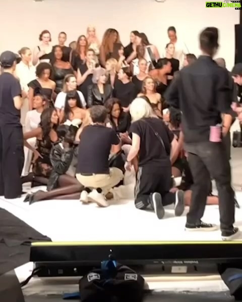 Dua Lipa Instagram - FOR EDWARD!!! All 40 of us in one studio in NYC to celebrate our dear friend @edward_enninful for the 76th issue and his final one at @britishvogue !!!! Edward is a giant in the industry who has championed and supported each and every single one of us and has led only with love, loyalty and passion. This marks my third British Vogue cover under his tenure and I feel so lucky to share this one with all these incredible women. Thank you Edward for everything and i'm so excited to see what's next for you!!! ❤️ photographed by @StevenMeiselOfficial and styled by @Edward_Enninful, with hair creative director @GuidoPalau, make-up creative director @PatMcGrathReal