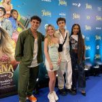 Duda Pimenta Instagram – Gente, tá chegando o dia! 🗣️🗣️🗣️

30 de Novembro estreia “As Aventuras de Poliana – O Filme” nas telonas de todo Brasil e eu tô muito, MUITO feliz! 

Quero agradecer todo mundo que participou de alguma forma desse projeto de levar o sucesso de Poliana para o cinema, o resultado ficou incrível, um filme divertido, emocionante e para toda a família curtir. Elenco, direção, produção, parceiros, técnica, vocês são maravilhosos. 

Obrigada família @sbt e Íris Abravanel por terem visto em mim alguém que pudesse dar vida para a Kessya, essa personagem que mudou a minha história e que vai existir pra sempre no meu coração e no coração do público.

Convido GERAL para ir assistir no cinema, principalmente na primeira semana, bora prestigiar o cinema nacional e também descobrir o que esse quarteto fantástico aprontou. 

Foi feito com muito carinho e tenho certeza que vocês irão amar.

Fotos da pré-estreia em SP ✨

@polianamocaoficial @wbpictures_br @panoramica_filmes @igorjansen @enzokoficial @sophiavalverde @barbarafrancaa @labocchino @pabloxmorais @daltonvighreal @jacksonantunesreal Cláudio Boeckel @hernanvi 

#polianaofilme #asaventurasdepolianaofilme #dudapimenta #igorjansen #sophiavalverde #enzokrieger #sbt #cinema