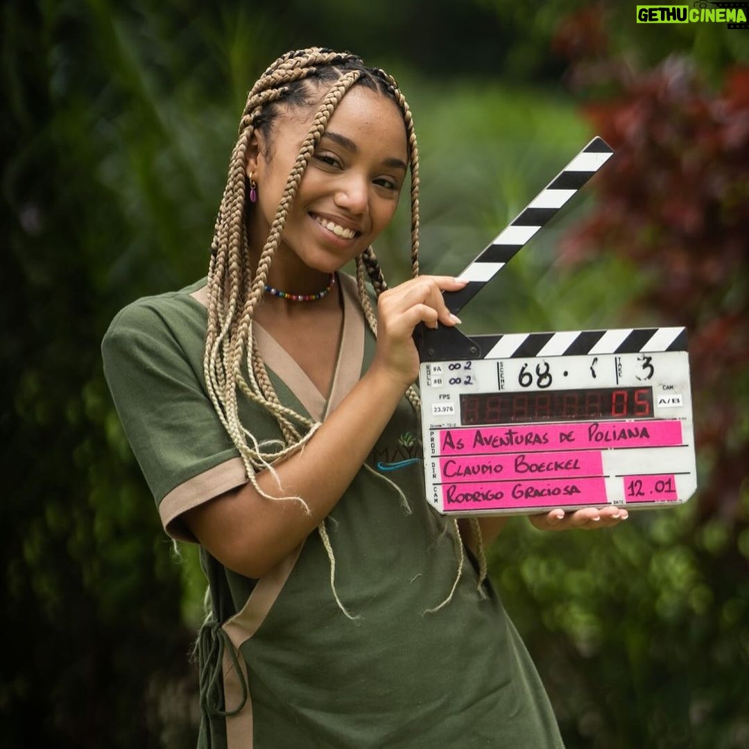 Duda Pimenta Instagram - 🚨 ATENÇÃO 🚨 é hoje gente 🗣️🗣️🗣️ “As Aventuras de Poliana - O Filme” já está em todos os cinemas pelo Brasil tô muito feliz, quero ver geral indo assistir hein, principalmente nessa primeira semana que é muito importante! façam conteúdos (sem spoilers) e marquem a gente, convidem os amigos e a família, compartilhem nas redes sociais! tá lindo, foi feito com muito amor e carinho para vocês 💛 @sophiavalverde @igorjansen @enzokoficial @barbarafrancaa @labocchino @pabloxmorais @daltonvighreal @jacksonantunesreal @sbt @wbpictures_br @panoramica_filmes . . . #asaventurasdepolianaofilme #asaventurasdepoliana #poliana #sbt #dudapimenta #igorjansen #sophiavalverde #enzokrieger #cinemanacional