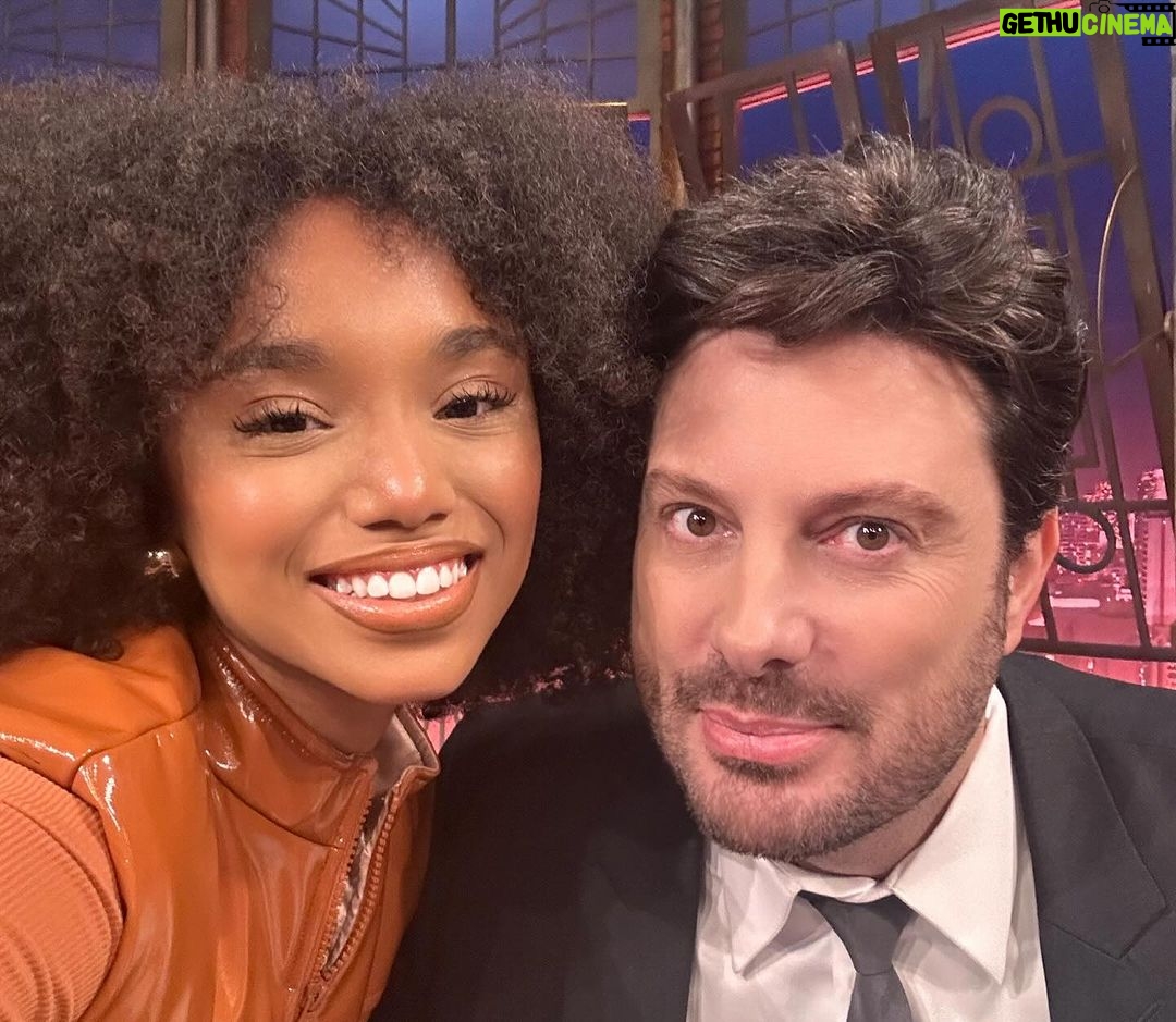 Duda Pimenta Instagram - divulgação de milhões e a todo vapor para a grande estreia de “As Aventuras de Poliana - O Filme” que já é AMANHÃ 🗣️🗣️ quero ver geral indo assistir, principalmente nessa primeira semana, e eu garanto uma coisa: vc vai rir, vai se emocionar, vai refletir e vai vibrar muito com a amizade do quarteto Poliana, Kessya, João e Luigi 💛 ontem teve gravação no @sbtthenoite com @danilogentili e Policast com @ana_zimerman e @nicholas_torres ✨ . . . #asaventurasdepoliana #polianamoça #asaventurasdepolianaofilme #cinema #dudapimenta #igorjansen #sophiavalverde #enzokrieger