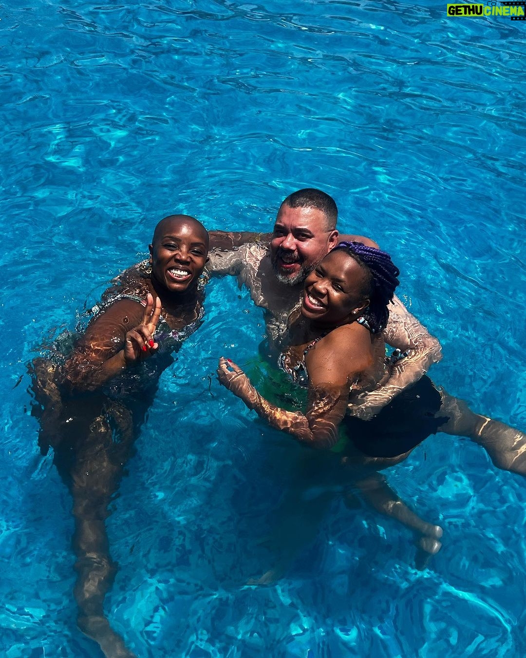 Duda Pimenta Instagram - Gente, estou aqui com a minha família nesse lugar que eu amo curtindo um fds incrível… e é óbvio que eu tô falando do Tauá Atibaia. Como sempre eles nos proporcionam momentos inesquecíveis!!!! E o mais gostoso é que a partir de dezembro teremos mais quartos, novos espaços gastronômicos, um parque aquático ainda maior para tirar onda. Sabe o que isso significa???? O que é maravilhoso, vai ficar ainda mais maravilhoso❤️ Entãoooooooooooo, quero saber quem eu vejo lá hein? Fica a dica e partiu Taua Atibaia Tauá Hotel & Convention - Atibaia