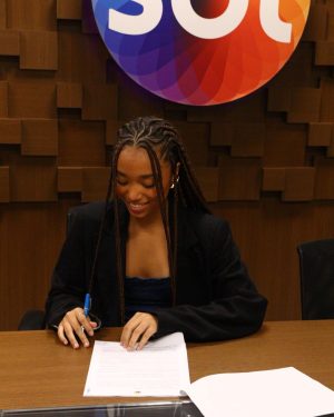 Duda Pimenta Instagram - Já está disponível o primeiro episódio da segunda temporada de “Tá On”, lá no canal da TV ZYN e eu tô feliz dms em poder compartilhar que mais uma vez estarei no comando desse programa que eu AMO fazer e que agora vai mostrar tudo sobre os bastidores de “A Infância de Romeu e Julieta”, a mais nova novela do SBT, com curiosidades, entrevistas com elenco e muito mais, tá imperdível.

Então pode avisar que a mamãe aqui tá mais on do que nunca, chique com contrato assinado lindamente e com encontro marcado com todos vocês toda quinta-feiras sempre às 17h00, no canal da TV ZYN no YouTube