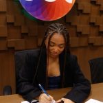 Duda Pimenta Instagram – Já está disponível o primeiro episódio da segunda temporada de “Tá On”, lá no canal da TV ZYN e eu tô feliz dms em poder compartilhar que mais uma vez estarei no comando desse programa que eu AMO fazer e que agora vai mostrar tudo sobre os bastidores de “A Infância de Romeu e Julieta”, a mais nova novela do SBT, com curiosidades, entrevistas com elenco e muito mais, tá imperdível.

Então pode avisar que a mamãe aqui tá mais on do que nunca, chique com contrato assinado lindamente e com encontro marcado com todos vocês toda quinta-feiras sempre às 17h00, no canal da TV ZYN no YouTube SBT – Sistema Brasileiro De Televisão