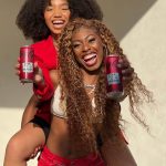Duda Pimenta Instagram - Acabou o segredo, acabou o mistério! Eu e minha best @mcsoffia descobrimos que temos mais uma coisa em comum nessa amizade de milhões: nós duas somos completamente coca-cola sem açúcar lovers! 🖤🤍❤️ Coca-cola sem açúcar pode ser sua melhor coca-cola de todos os tempos, tá esperando o que para experimentar essa oitava maravilha do mundo hein?! Vem descobrir esse novo sabor com a gente. @cocacola_br | #publicidade #PegaEsseSabor