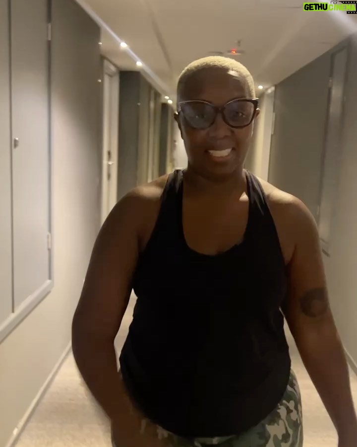 Duda Pimenta Instagram - Você é a melhor mãe do mundo! A mãe que qualquer pessoa desejaria possuir na vida! Todas as coisas que me ensinou, todas as palavras de conforto, todas as brigas, tudo isso e muito mais é a base da mulher que estou me tornando hoje. Quando se tem uma mãe dessas, obrigado parece ser a melhor palavra. Sou grata em poder olhar para você e ver um exemplo que quero seguir de perto. Obrigada por ser uma mãe tão maravilhosa, por ser uma mulher tão especial! Sou uma filha muito orgulhosa e também privilegiada, pois nunca me faltou amor, carinho e apoio. Te amo, mãe! 😍💕 FELIZ DIA DAS MÃES PARA MELHOR MÃE DO MUNDO!!!!!