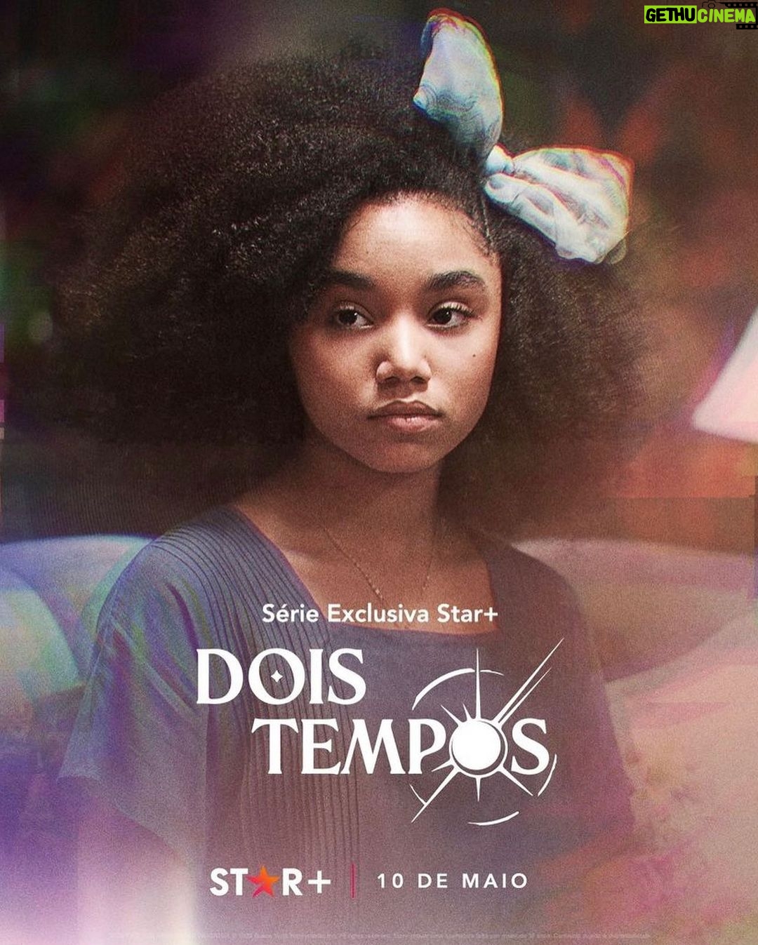 Duda Pimenta Instagram - Gente, já está disponível exclusivamente na @starplusbr a nova série “Dois Tempos”, tá tudo lindo, uma história incrível, um elenco sensacional e euzinha faço a personagem Terezinha, uma querida, será? Quero geral assistindo e vindo aqui me contar o que acharam hein 💜 *tem link nos stories @doistemposerie #starplus