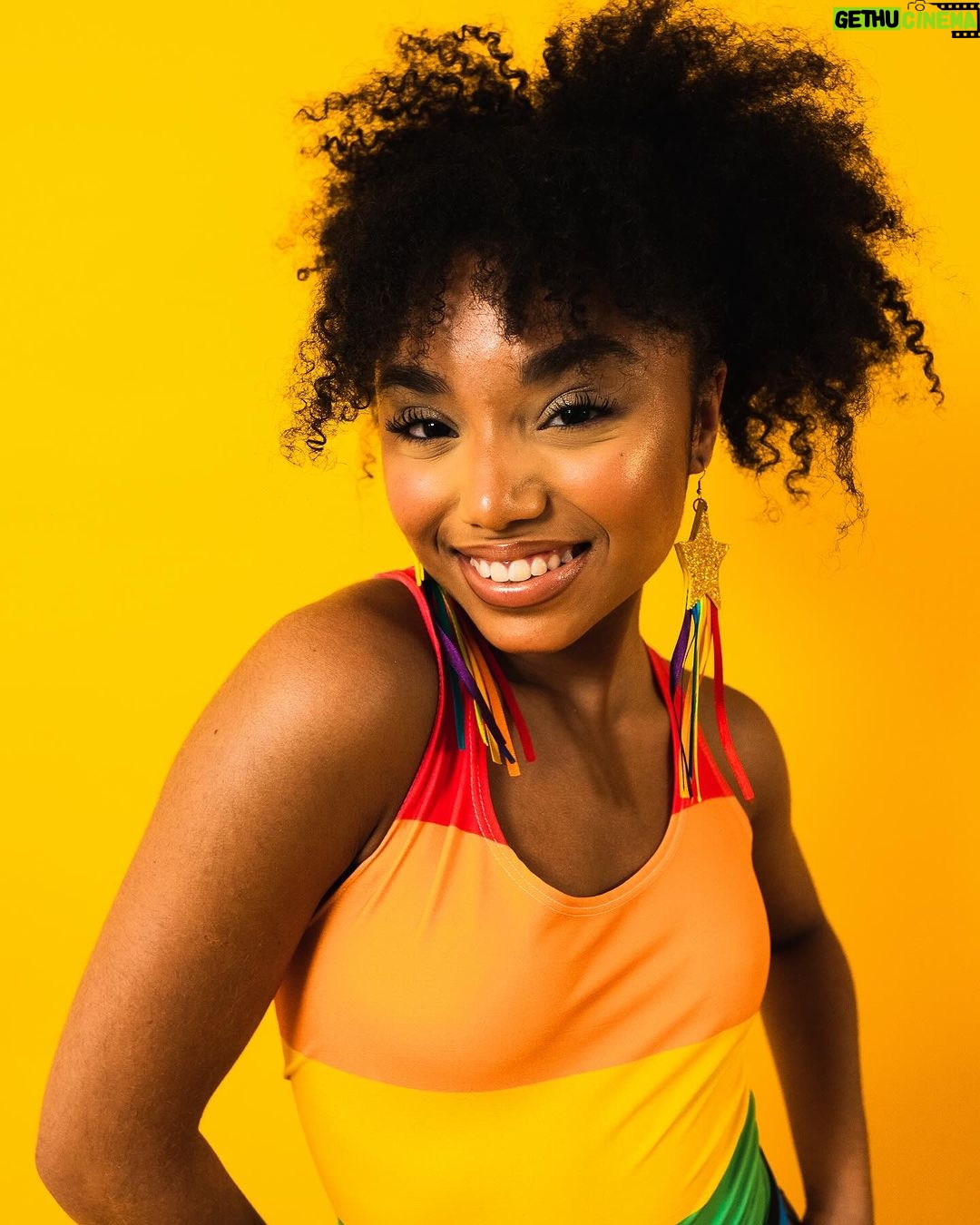 Duda Pimenta Instagram - Looks para arrasar no Carnaval? TEMOS! Corre já para o app ou pro site do @mercadolivre e se joga nas milhares de opções, grandes marcas e as maiores tendências do momento, com certeza tem um que é a sua cara, partiu folia? E com Méli+ você ainda tem frete grátis, acesso a streamings e descontos, não dá pra perder hein #ChegouChegando #BBB24 #publi