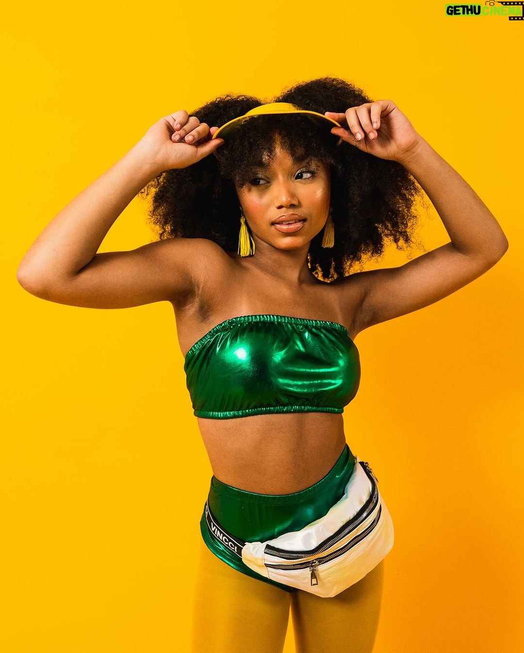 Duda Pimenta Instagram - Looks para arrasar no Carnaval? TEMOS! Corre já para o app ou pro site do @mercadolivre e se joga nas milhares de opções, grandes marcas e as maiores tendências do momento, com certeza tem um que é a sua cara, partiu folia? E com Méli+ você ainda tem frete grátis, acesso a streamings e descontos, não dá pra perder hein #ChegouChegando #BBB24 #publi
