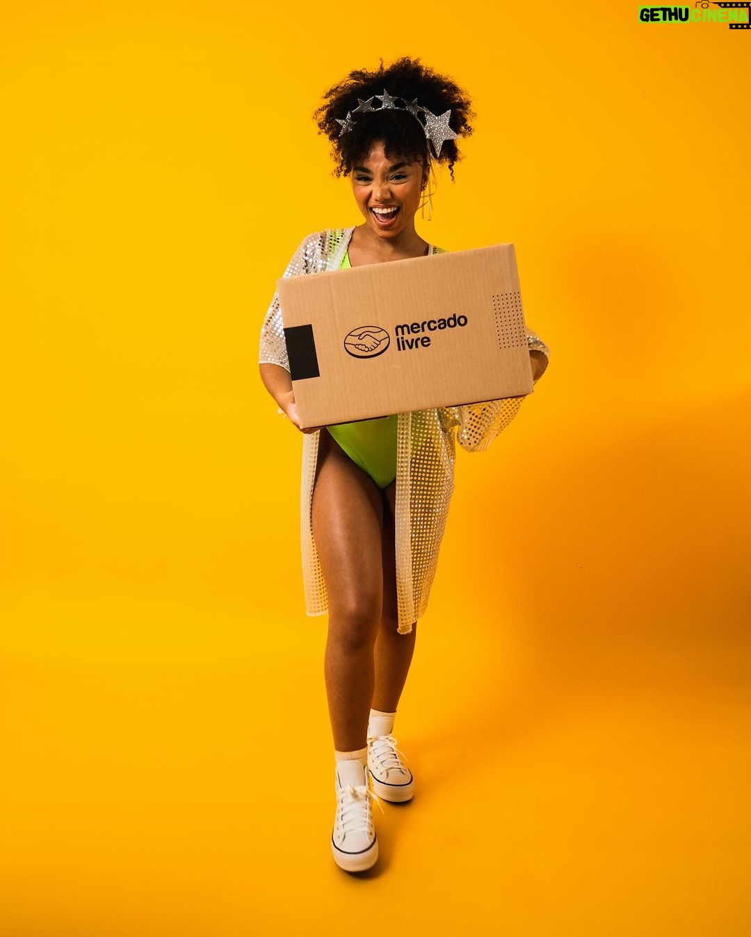 Duda Pimenta Instagram - Looks para arrasar no Carnaval? TEMOS! Corre já para o app ou pro site do @mercadolivre e se joga nas milhares de opções, grandes marcas e as maiores tendências do momento, com certeza tem um que é a sua cara, partiu folia? E com Méli+ você ainda tem frete grátis, acesso a streamings e descontos, não dá pra perder hein #ChegouChegando #BBB24 #publi